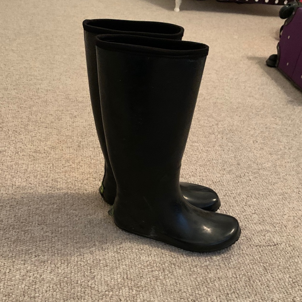 Black Rainboots